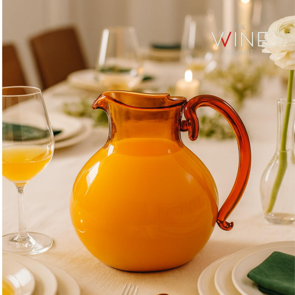 talian Design Amber Glass Jug Mouth-Blown Venetian Pitcher 750ml Handmade Murano-Inspired Carafe with Organic Wave Silhouette, Elegant Amber Tone Table Décor & Functional Art Glass for Dining Display